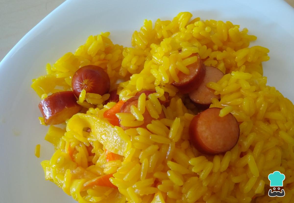 Receta de Arroz amarillo con salchichas