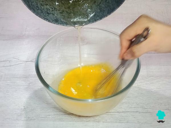 Receta de Huesos de santo: cómo preparar el dulce tradicional de mazapán relleno de crema de yema - Paso 9