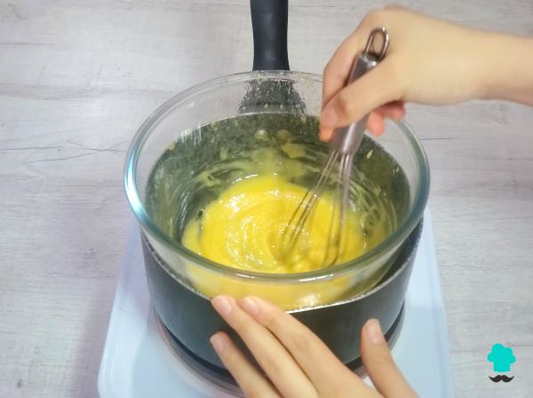 Receta de Huesos de santo: cómo preparar el dulce tradicional de mazapán relleno de crema de yema - Paso 10