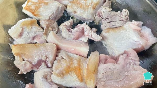 Receta de Solomillo de cerdo con champiñones y vino blanco - Paso 1