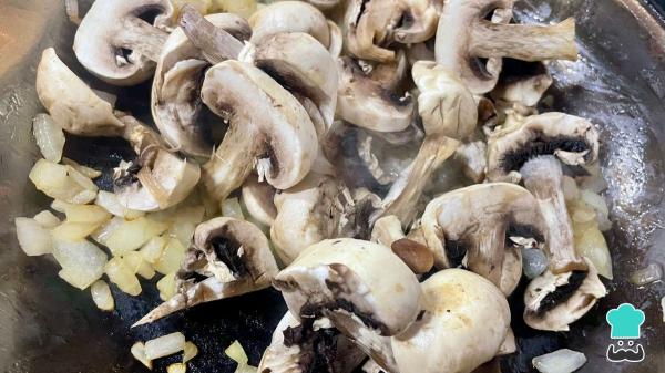 Receta de Solomillo de cerdo con champiñones y vino blanco - Paso 2