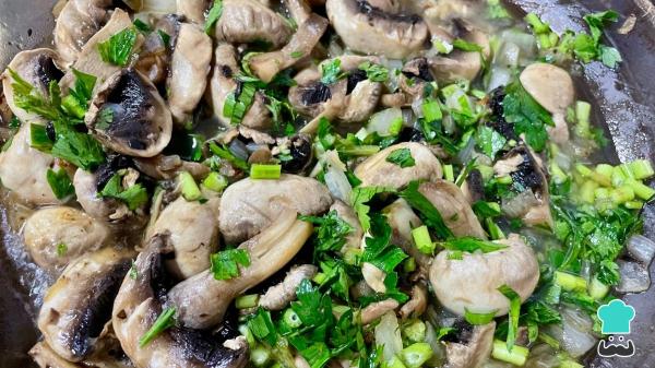 Receta de Solomillo de cerdo con champiñones y vino blanco - Paso 3