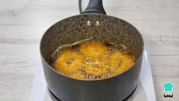 Receta de Buñuelos de calabaza con 3 ingredientes: el dulce de Semana Santa que se deshace en la boca y se hace en 10 minutos - Paso 6