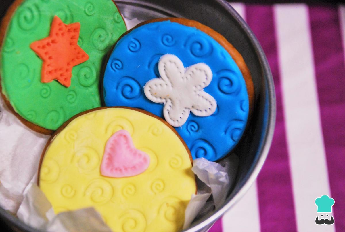 Receta de Galletas con fondant para niños