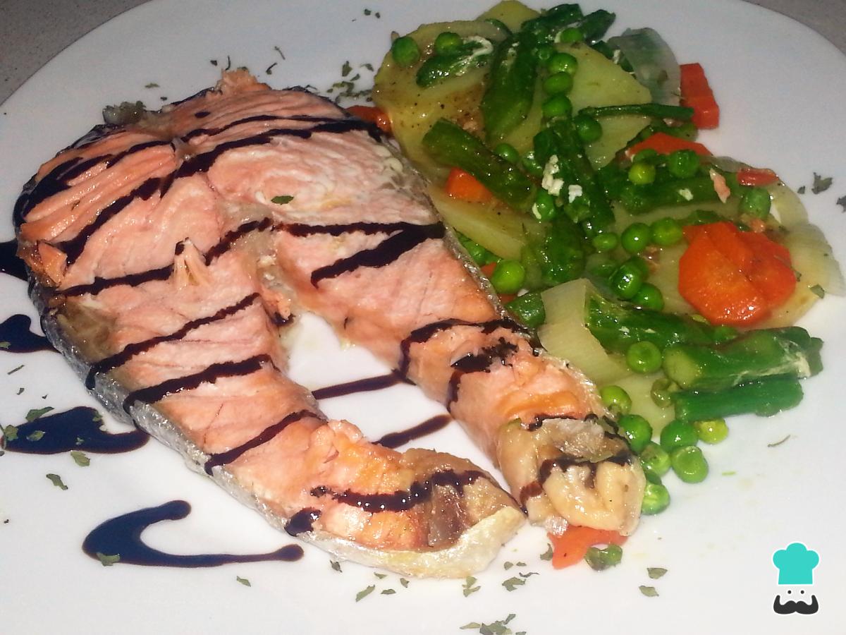 Receta de Salmón Lékué con verduras