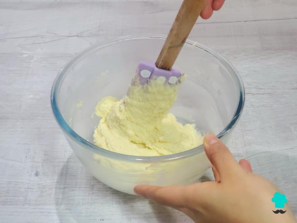 Receta de Galletas de pistacho y chocolate blanco: crujientes, tiernas y muy fáciles de hacer - Paso 2