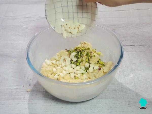 Receta de Galletas de pistacho y chocolate blanco: crujientes, tiernas y muy fáciles de hacer - Paso 5