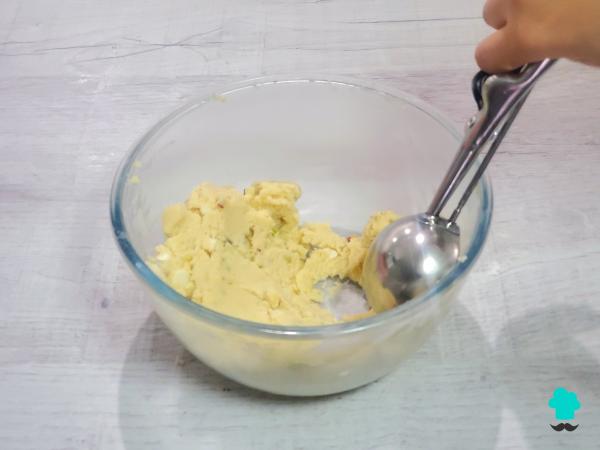 Receta de Galletas de pistacho y chocolate blanco: crujientes, tiernas y muy fáciles de hacer - Paso 6
