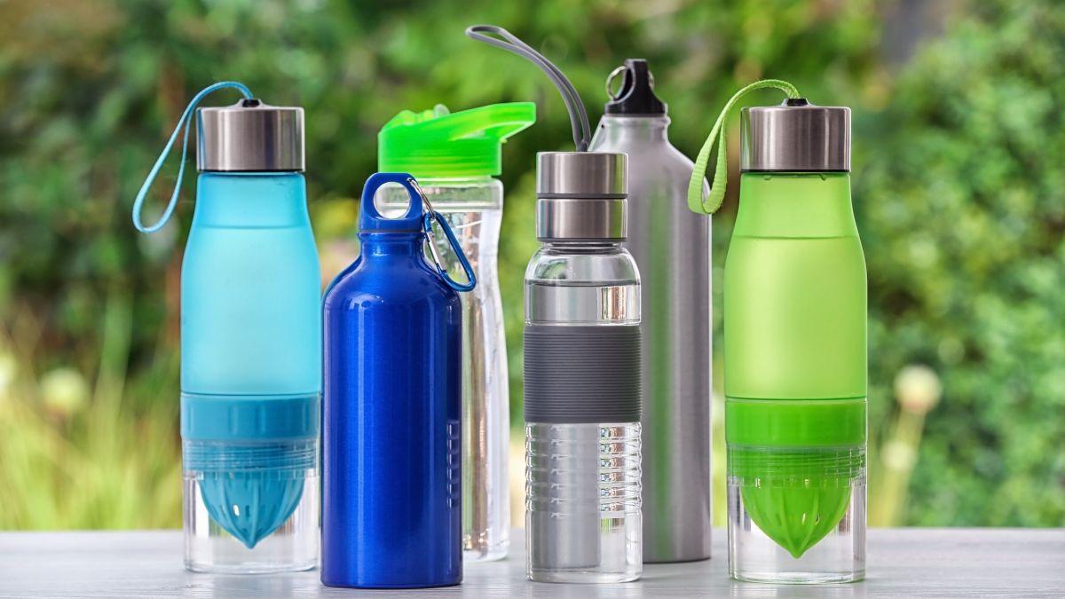 Qué botella de agua es más higiénica para usar todos los días: vidrio, metal o plástico