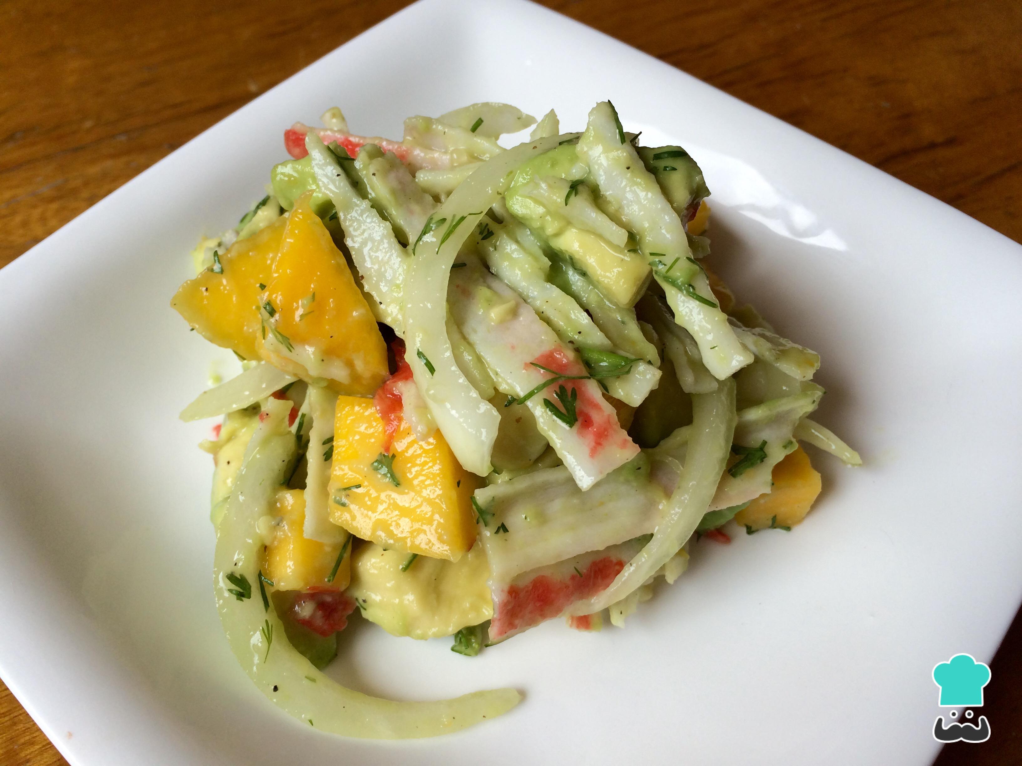 Ensalada tropical de surimi Fácil