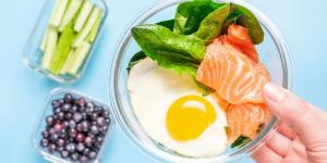 Sí a comer huevo a diario, menos carne roja y más pescado: así son las nuevas recomendaciones de la Sociedad Española de Nutrición Comunitaria