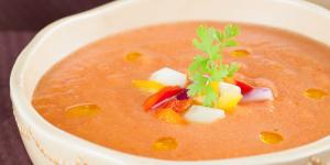 El ingrediente que sustituye al pan en el gazpacho y lo hace más cremoso y ligero, según un nutricionista