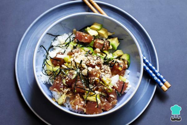 Receta de Poke de atún con aguacate - Poke hawaiano