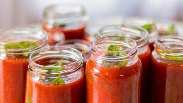 Ferran Adrià, chef: “Para mejorar un tomate frito de bote, no uses azúcar, añade nata, orégano fresco y aceite de oliva” - Así mejora Ferran Adrià un simple tomate frito de bote