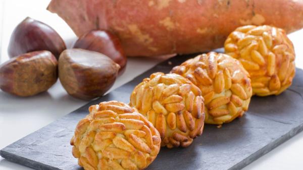 María José, cocinera: “Los mejores panellets no se hacen con patata o boniato, sino con 300 g de almendra molida, 225 g de azúcar y 3 huevos” - El dulce de otoño que no puede faltar en Todos los Santos
