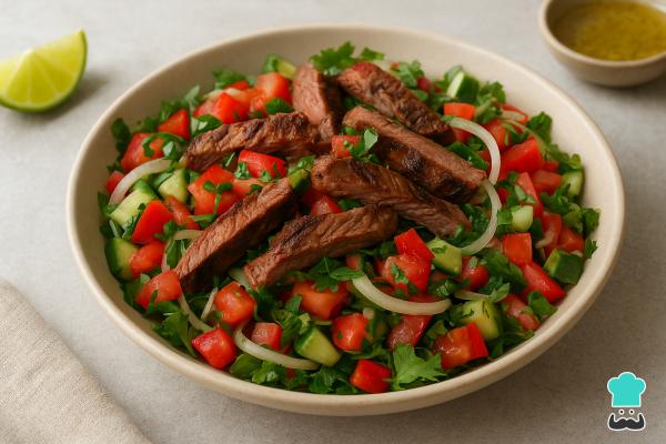 Comidas de verano en Argentina - Ensalada criolla con carne asada