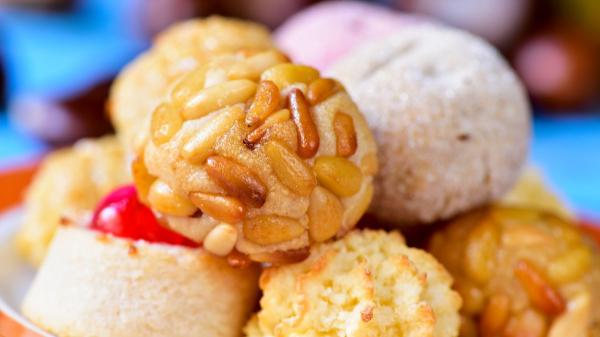 María José, cocinera: “Los mejores panellets no se hacen con patata o boniato, sino con 300 g de almendra molida, 225 g de azúcar y 3 huevos” - Los panellets de María José no llevan patata ni boniato