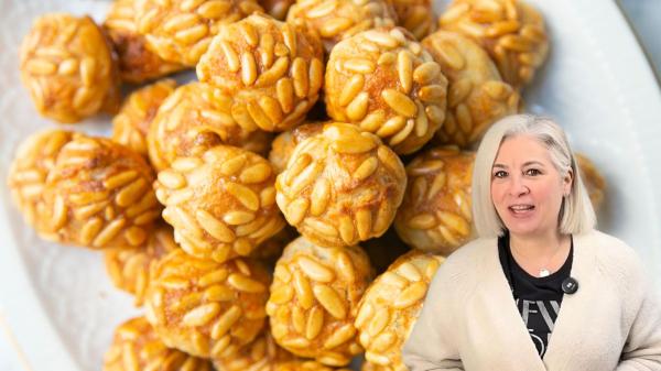 María José, cocinera: “Los mejores panellets no se hacen con patata o boniato, sino con 300 g de almendra molida, 225 g de azúcar y 3 huevos”
