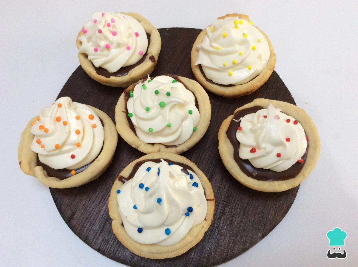 Receta de Tartaletas rellenas de crema chantilly y chocolate
