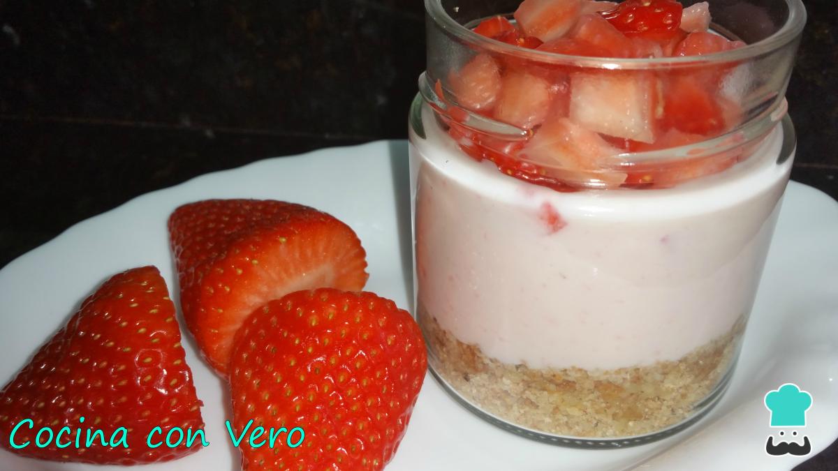 Receta de Vasitos de yogur con fresas naturales