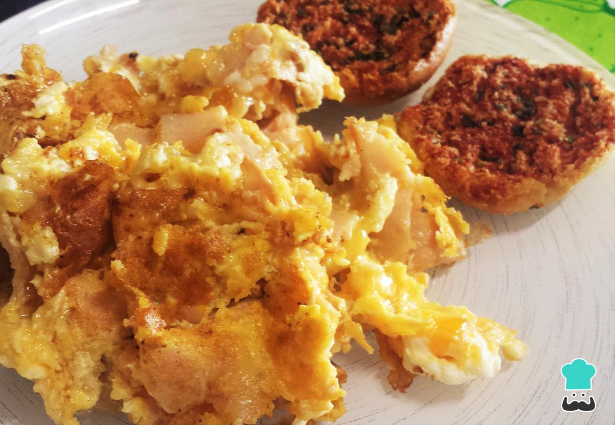 Receta de Huevos revueltos con jamón y queso