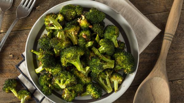 Los cocineros coinciden: “La mejor forma de cocinar el brócoli no es en agua, sino al horno y a alta temperatura” - Así puedes preparar un brócoli al horno mucho más crujiente y sabroso con pocos ingredientes