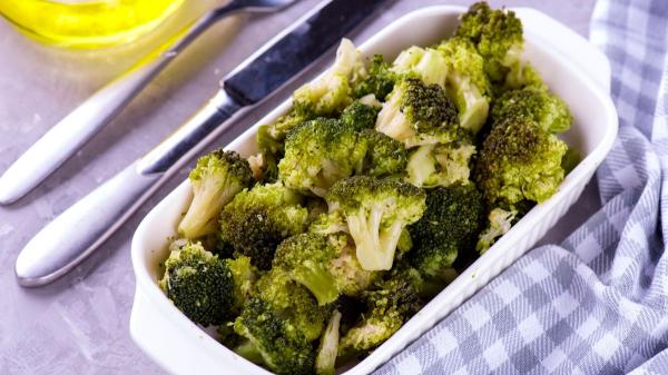 Los cocineros coinciden: “La mejor forma de cocinar el brócoli no es en agua, sino al horno y a alta temperatura”
