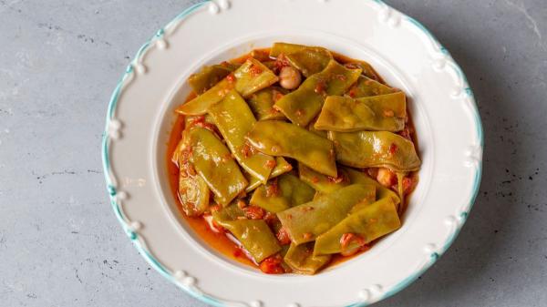 Turquía da una lección a España: “Las judías verdes más ricas no se sofríen con jamón, se guisan con tomate, cebolla y aceite de oliva” - La receta turca que convierte unas simples judías verdes en un plato de cuchara