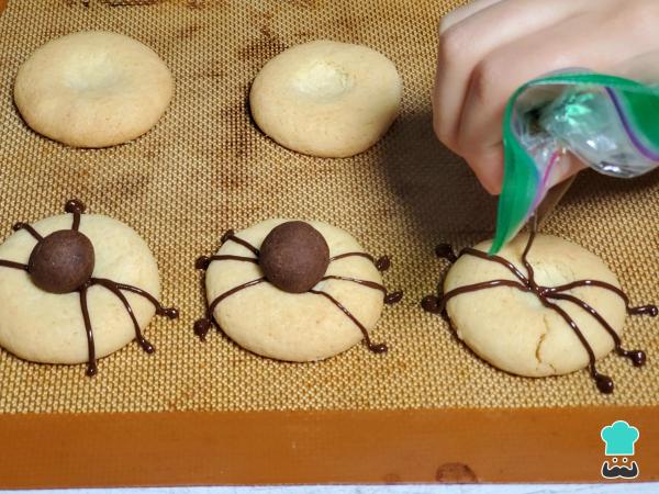 Receta de Galletas araña de Halloween - Paso 8