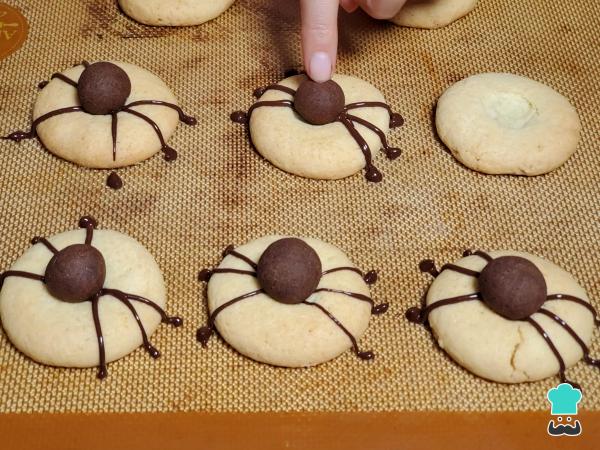 Receta de Galletas araña de Halloween - Paso 9