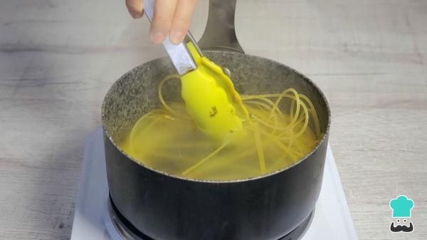 Receta de Carbonara de pistacho cremosa que dejará a todos con ganas de más - Paso 5