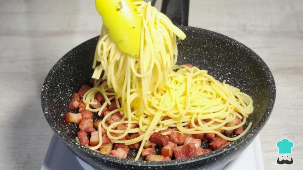 Receta de Carbonara de pistacho cremosa que dejará a todos con ganas de más - Paso 6