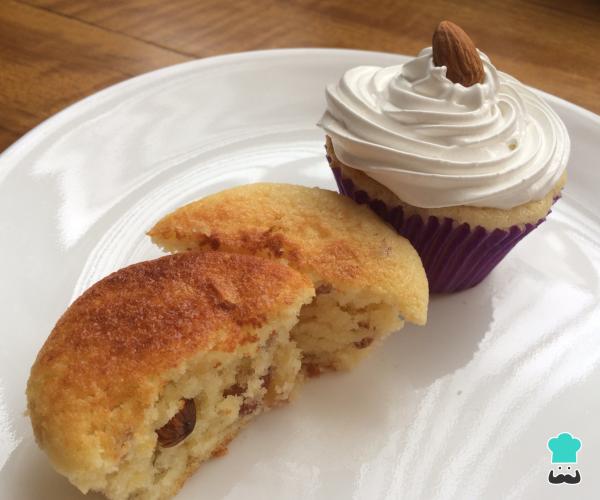 Receta de Cupcakes esponjosos de almendra