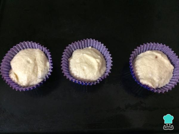 Receta de Cupcakes esponjosos de almendra - Paso 6