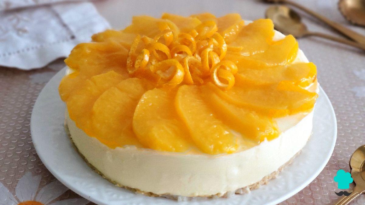 Receta de Tarta fría de melocotón y leche condensada: cremosa, con fruta de temporada y perfecta para el verano