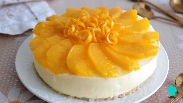 Receta de Tarta fría de melocotón y leche condensada: cremosa, con fruta de temporada y perfecta para el verano