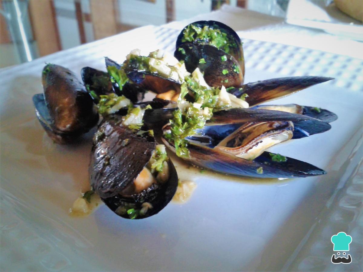 Receta de Mejillones al ajillo y vino blanco