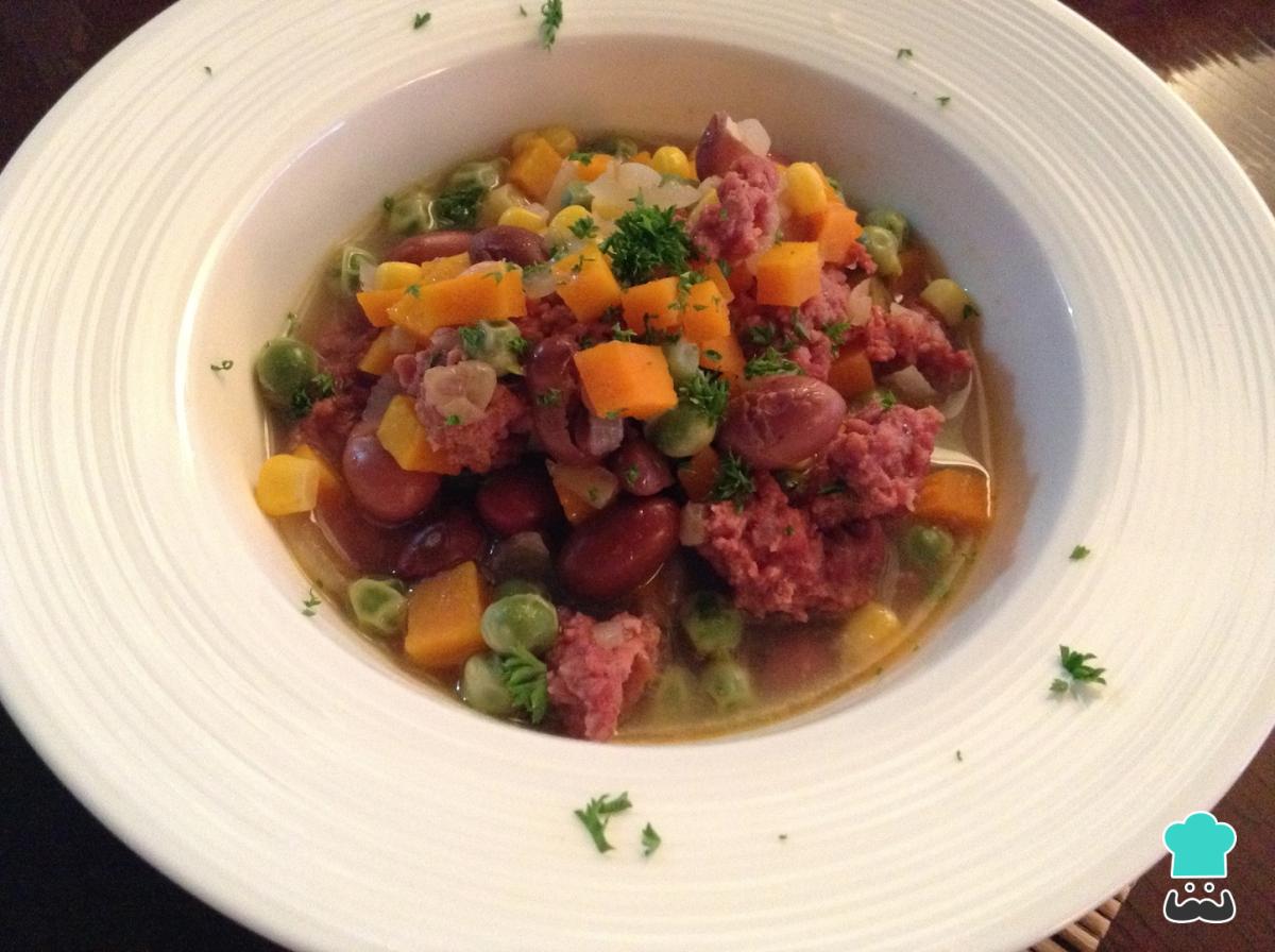 Receta de Sopa de frijoles con carne y verduras