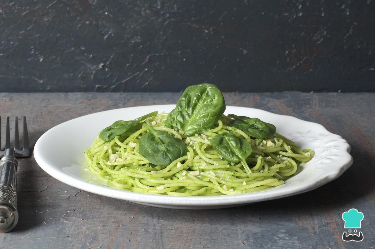 Receta de Tallarines de espinacas con salsa