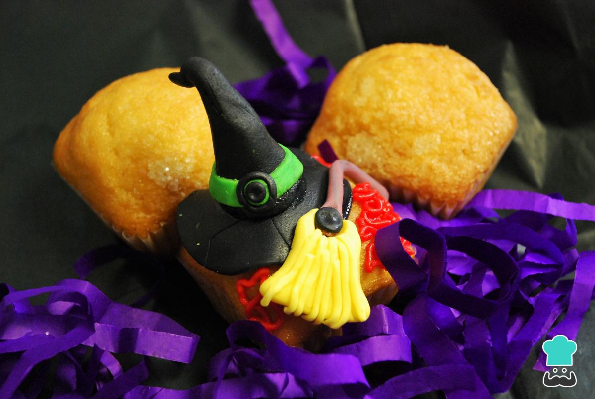 Receta de Muffins decorados para Halloween: sombrero de bruja
