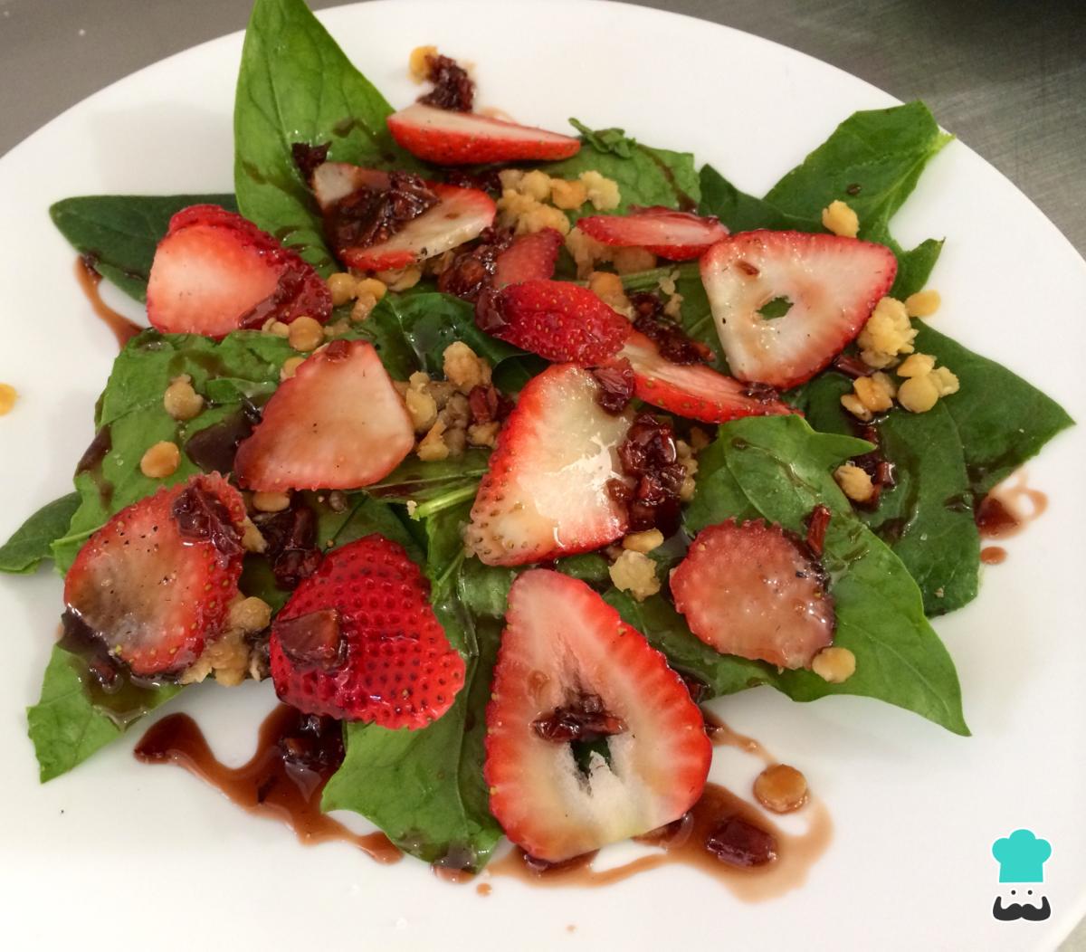 Receta de Ensalada fresca de espinacas y fresas