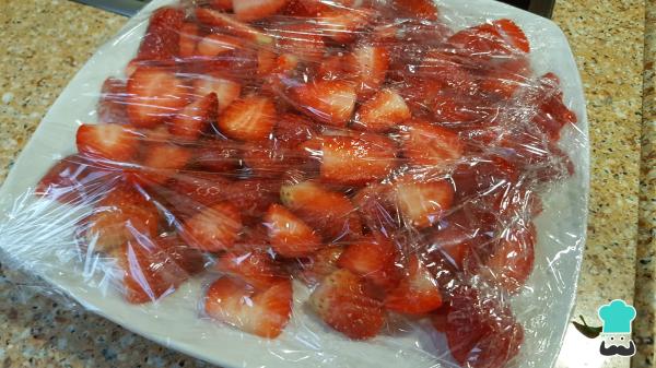 Receta de Helado de fresa sin heladera - Paso 1