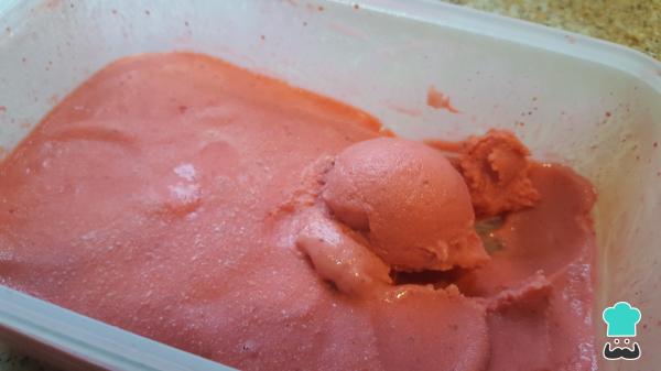 Receta de Helado de fresa sin heladera - Paso 2