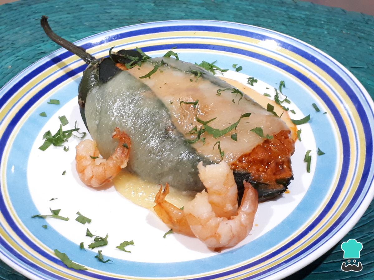 Receta de Chiles rellenos de camarón con chipotle