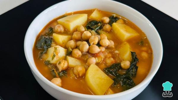 Receta de Potaje de garbanzos con espinacas y patatas: un guiso casero fácil, económico y muy reconfortante - Paso 11