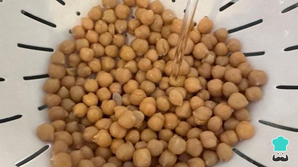 Receta de Potaje de garbanzos con espinacas y patatas: un guiso casero fácil, económico y muy reconfortante - Paso 4