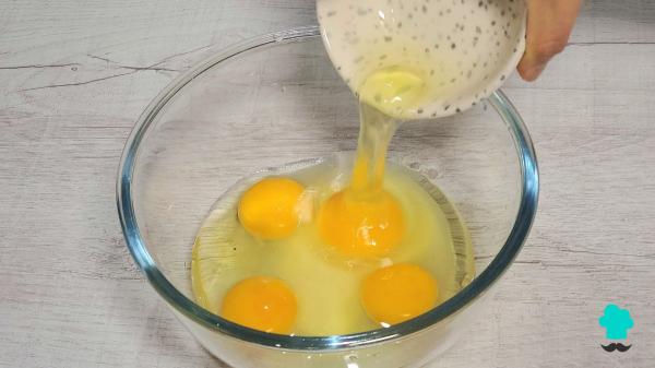 Receta de Flan de nata: el ingrediente que hace más cremoso el clásico postre de la abuela - Paso 4