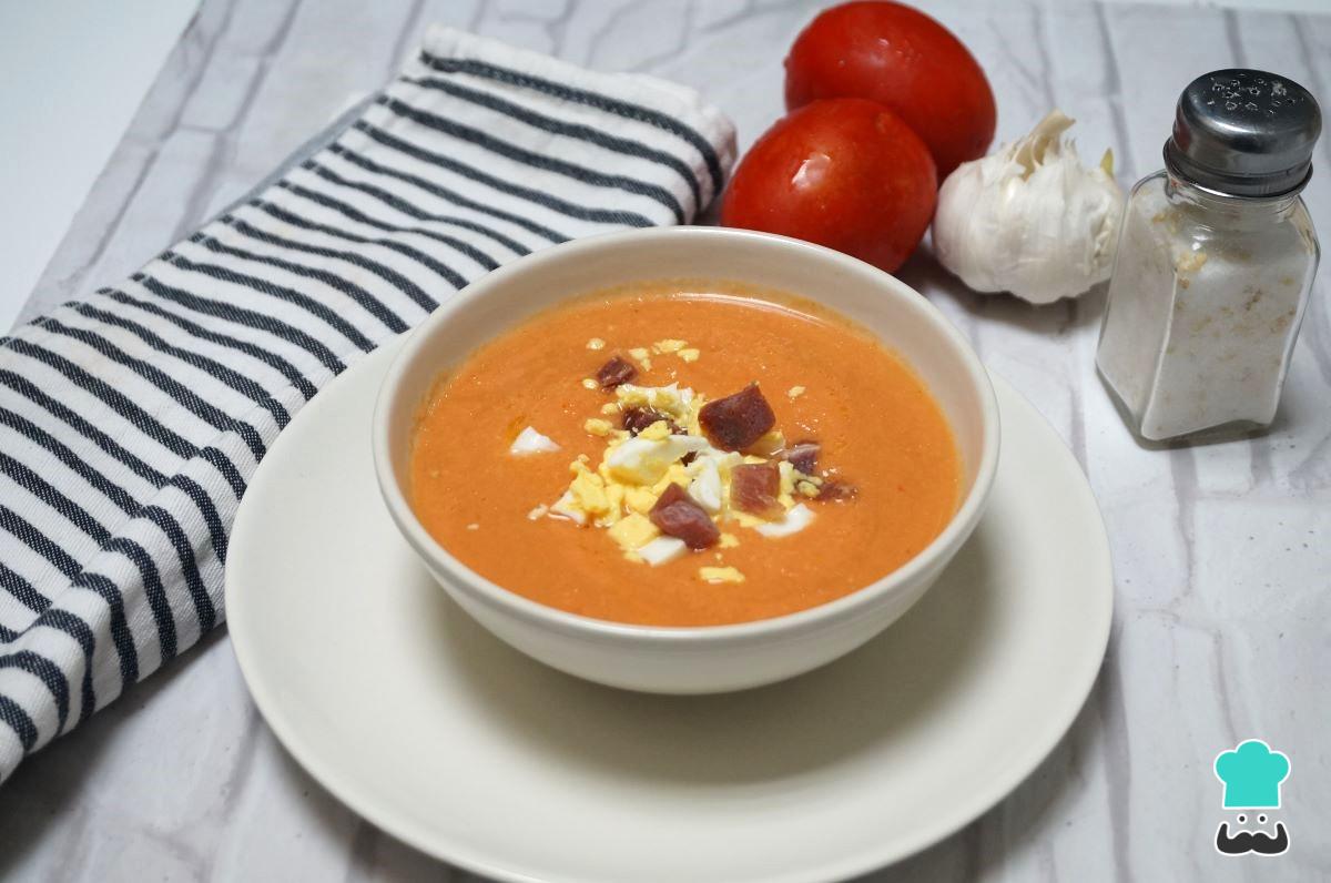 Receta de Salmorejo con huevo y jamón
