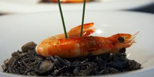 Cazuela de fideos negros