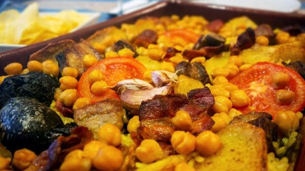 Los chefs valencianos coinciden: “El mejor arroz al horno no se hace con agua; lleva 2 partes de caldo de cocido por 1 de arroz” - El caldo es el secreto de un buen arroz al horno valenciano